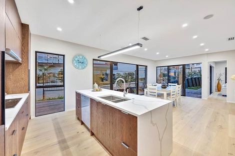 Photo of property in 47a Takutai Avenue, Half Moon Bay, Auckland, 2012