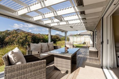 Photo of property in 15 Parkland Rise, Omokoroa, 3114