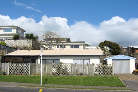 Photo of property in 68 Waiwaka Terrace, Strandon, New Plymouth, 4312