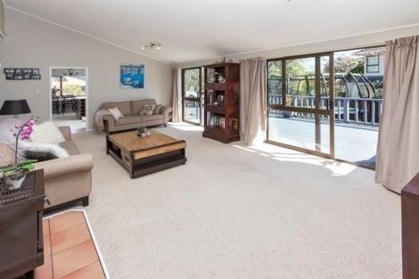 Photo of property in 5 Photinia Place, Botany Downs, Auckland, 2010