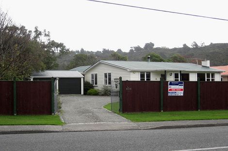 Photo of property in 16 Glen Road, Stokes Valley, Lower Hutt, 5019