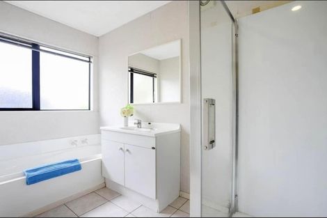 Photo of property in 2/12 Lowburn Place, Clover Park, Auckland, 2019