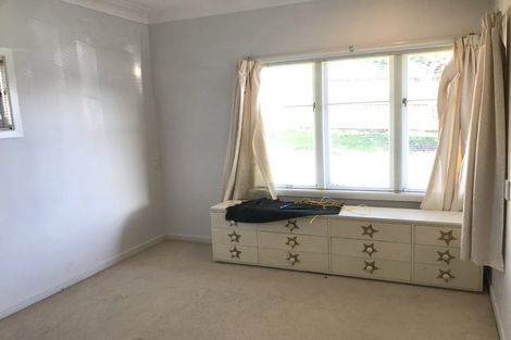 Photo of property in 28 Coles Crescent, Papakura, 2110