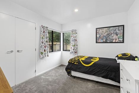 Photo of property in 2/4 Idyll Place, Northcross, Auckland, 0632