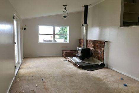 Photo of property in 11 Tupaki Place, Pakuranga Heights, Auckland, 2010