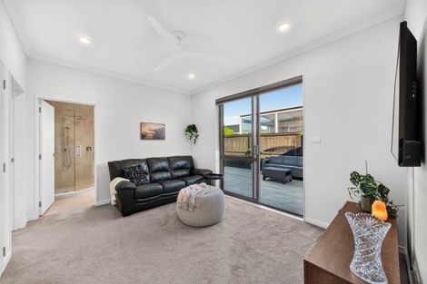 Photo of property in 7 Walter Ruddock Avenue, Kumeu, 0810