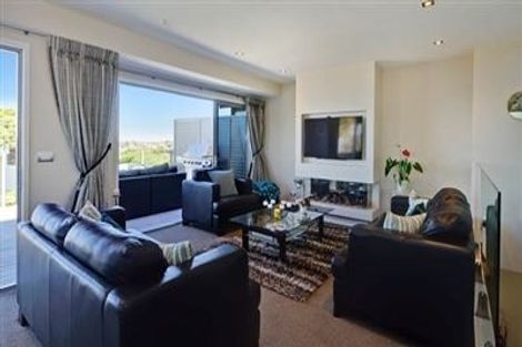 Photo of property in 2/91 Aberdeen Road, Castor Bay, Auckland, 0620