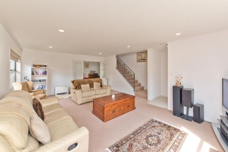 Photo of property in 16 Lake Road, Northcote, Auckland, 0627