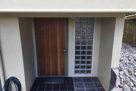 Photo of property in 17a Barker Rise, Northcross, Auckland, 0632