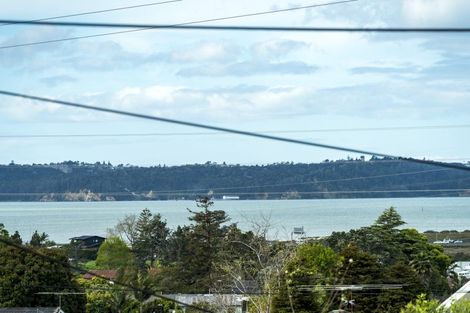 Photo of property in 31 Tiroroa Avenue, Te Atatu South, Auckland, 0610