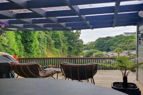 Photo of property in 98 Milton Road, Bluff Hill, Napier, 4110