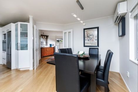 Photo of property in 2/8 Braemar Road, Castor Bay, Auckland, 0620