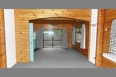 Photo of property in 554 Scenic Drive, Waiatarua, Auckland, 0612