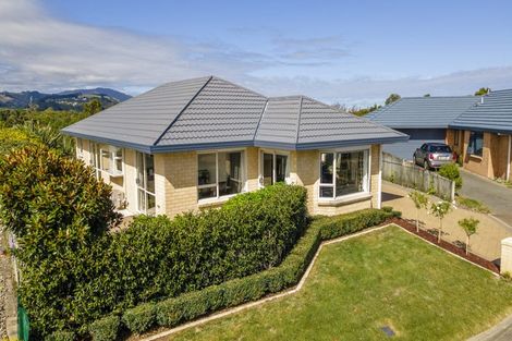 Photo of property in 17 Crown Hill, Paraparaumu, 5032