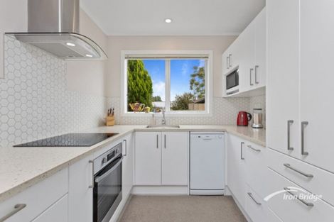 Photo of property in 2/2 Keldale Place, Forrest Hill, Auckland, 0620