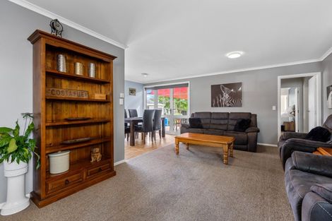 Photo of property in 6 Kauri Street, Merrilands, New Plymouth, 4312