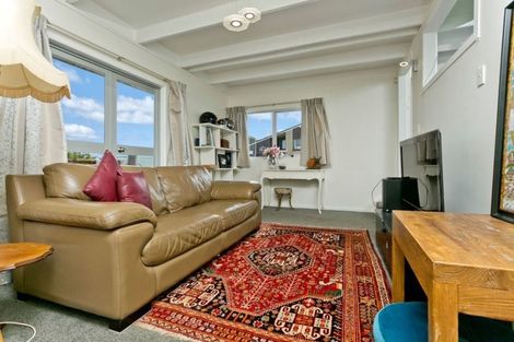 Photo of property in 8 Longwood Place, Forrest Hill, Auckland, 0620