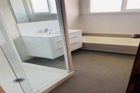 Photo of property in 38 Wallace Road, Mangere Bridge, Auckland, 2022