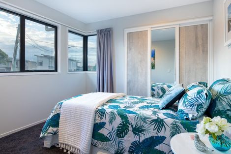 Photo of property in 36 Knights Road, Rothesay Bay, Auckland, 0630