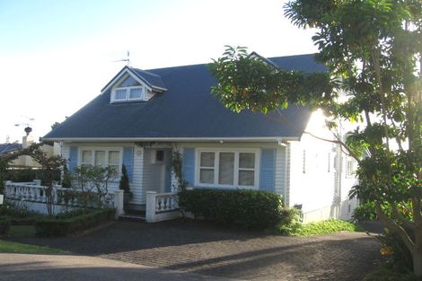 Photo of property in 3 Bank Street, Hillcrest, Auckland, 0627