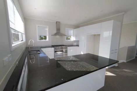 Photo of property in 56 Moyrus Crescent, East Tamaki Heights, Auckland, 2016