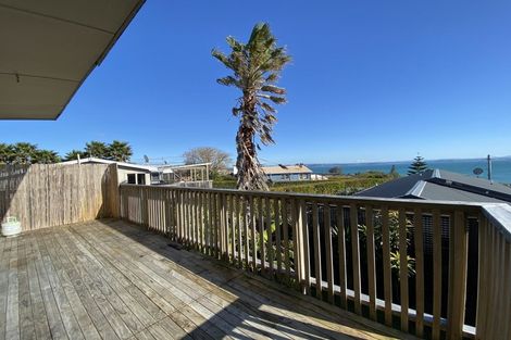 Photo of property in 1412 Whangaparaoa Road, Army Bay, Whangaparaoa, 0930
