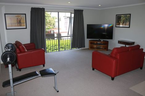 Photo of property in 75 Bruce Pulman Drive, Takanini, 2112