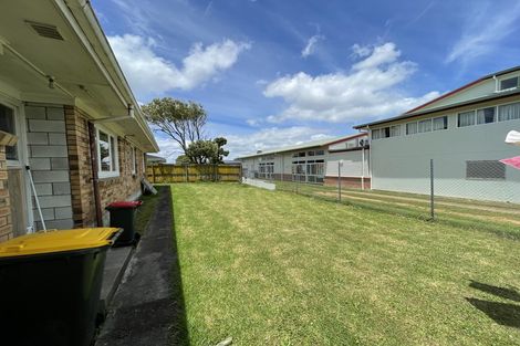 Photo of property in 3 Norman Spencer Drive, Papatoetoe, Auckland, 2104