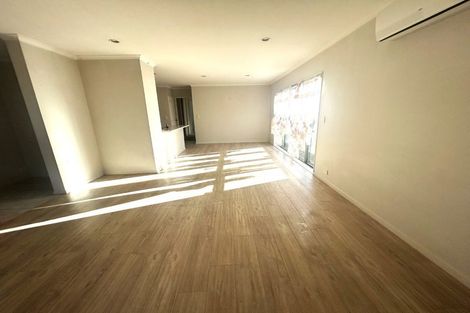 Photo of property in 24 Ashmere Lane, Weymouth, Auckland, 2103