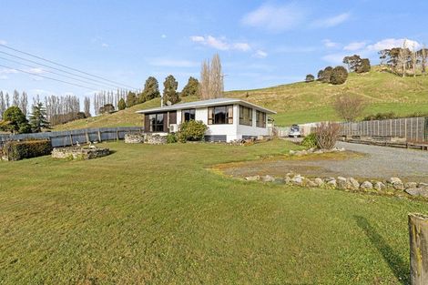 Photo of property in 67 Ongo Road, Hunterville, 4730
