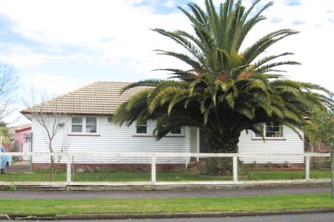 Photo of property in 33 Douglas Crescent, Fairfield, Hamilton, 3214