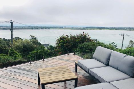 Photo of property in 27 The Brae, Mount Pleasant, Christchurch, 8081