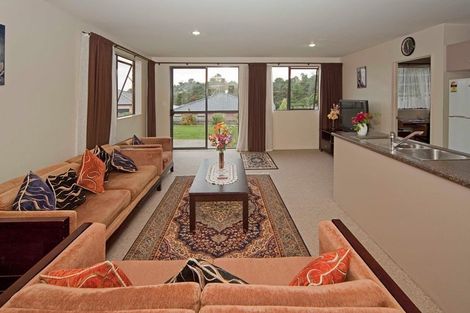 Photo of property in 52 Woodbank Drive, Glen Eden, Auckland, 0602