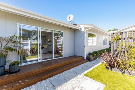 Photo of property in 11 Parkinson Close, Whitby, Porirua, 5024