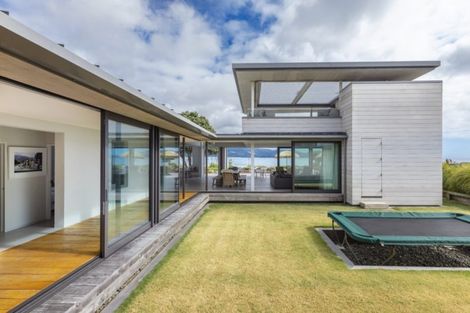 Photo of property in 65 Taumata Road, Omaha, 0986