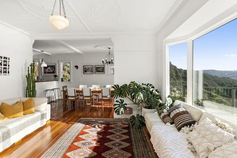 Photo of property in 53 Palliser Road, Roseneath, Wellington, 6011