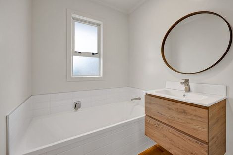 Photo of property in 5 Nikau Street, Inglewood, 4330