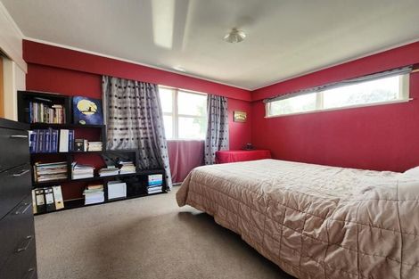 Photo of property in 18 Catherine Crescent, Paparangi, Wellington, 6037
