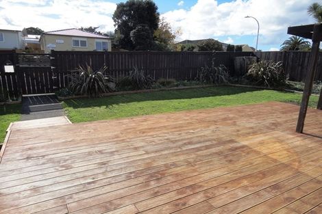 Photo of property in 27 Mcquarrie Avenue, Wattle Downs, Auckland, 2103