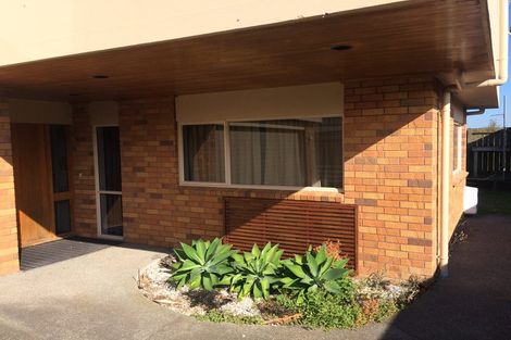 Photo of property in 2/842 East Coast Road, Oteha, Auckland, 0630