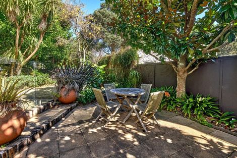 Photo of property in 15 Kowhai Street, Eastbourne, Lower Hutt, 5013