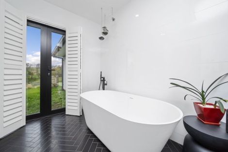 Photo of property in 59 Parrs Road, Hurworth, New Plymouth, 4371