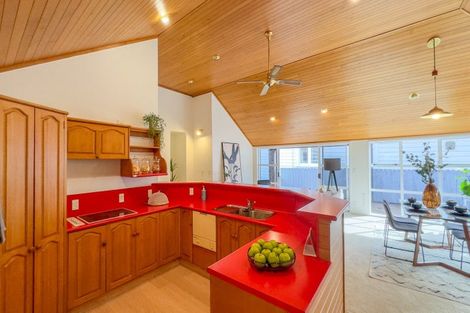 Photo of property in 102 Beach Road, Thames, 3500