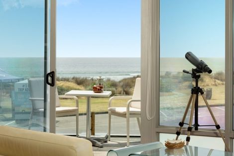 Photo of property in 4/50 Marine Parade, Mount Maunganui, 3116