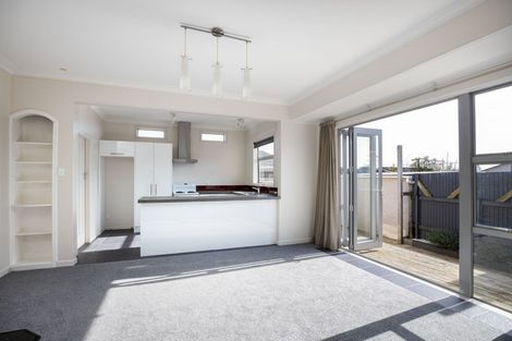 Photo of property in 40 Robe Street, New Plymouth, 4310