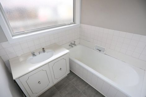 Photo of property in 43 Burnside Crescent, Burnside, Christchurch, 8053