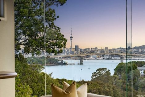 Photo of property in 30 Fairfax Avenue, Northcote, Auckland, 0627