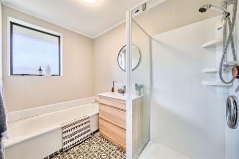 Photo of property in 1/21 Roband Crescent, Brown Owl, Upper Hutt, 5018