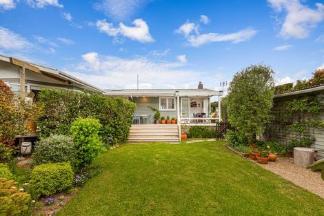 Photo of property in 55 Graham Avenue, Te Atatu Peninsula, Auckland, 0610