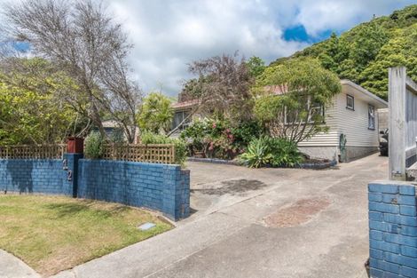 Photo of property in 12 Brazier Grove, Paraparaumu, 5032